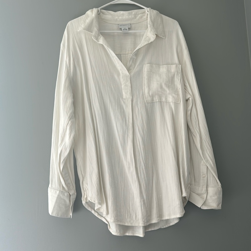 Liz Claiborne women’s off white blouse